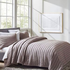 Ellen DeGeneres Marmont Twin Quilt purple.  NWT